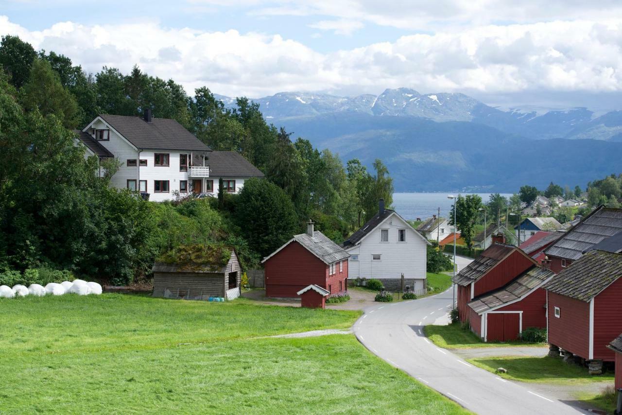 Mo Gardsferie-Pers Frukthage Villa Oystese Bagian luar foto